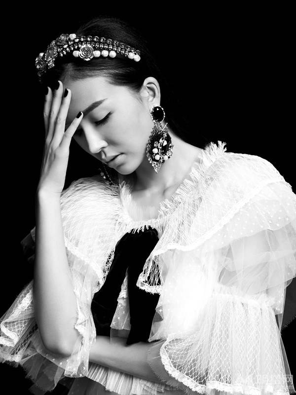 中国气质美女明星姚星彤纯白梦幻写真