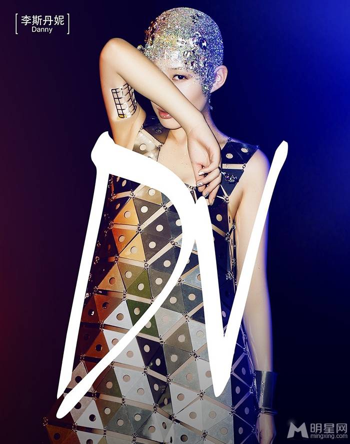 江映蓉李斯丹妮mv宣传照潮范十足