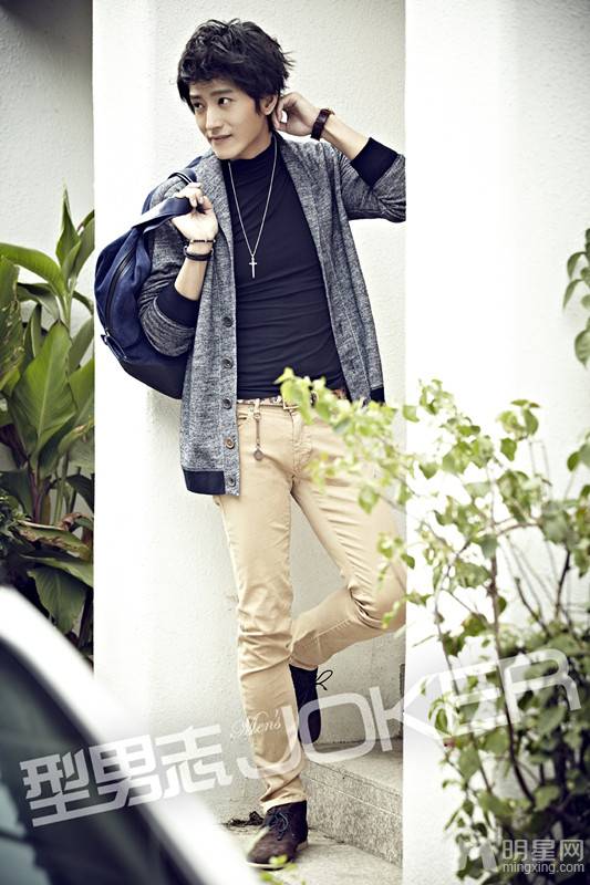型男张峻宁最新时尚街拍