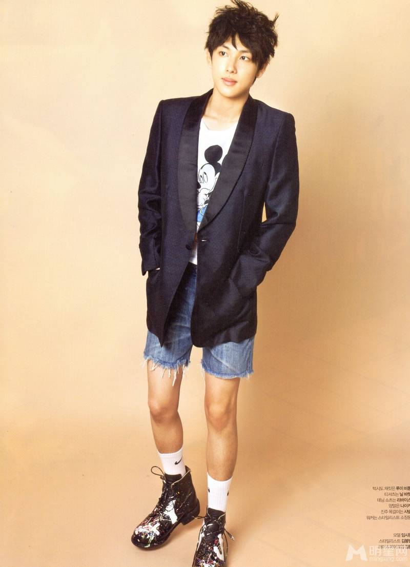 林时完时尚牛仔服装尽显潮男形象