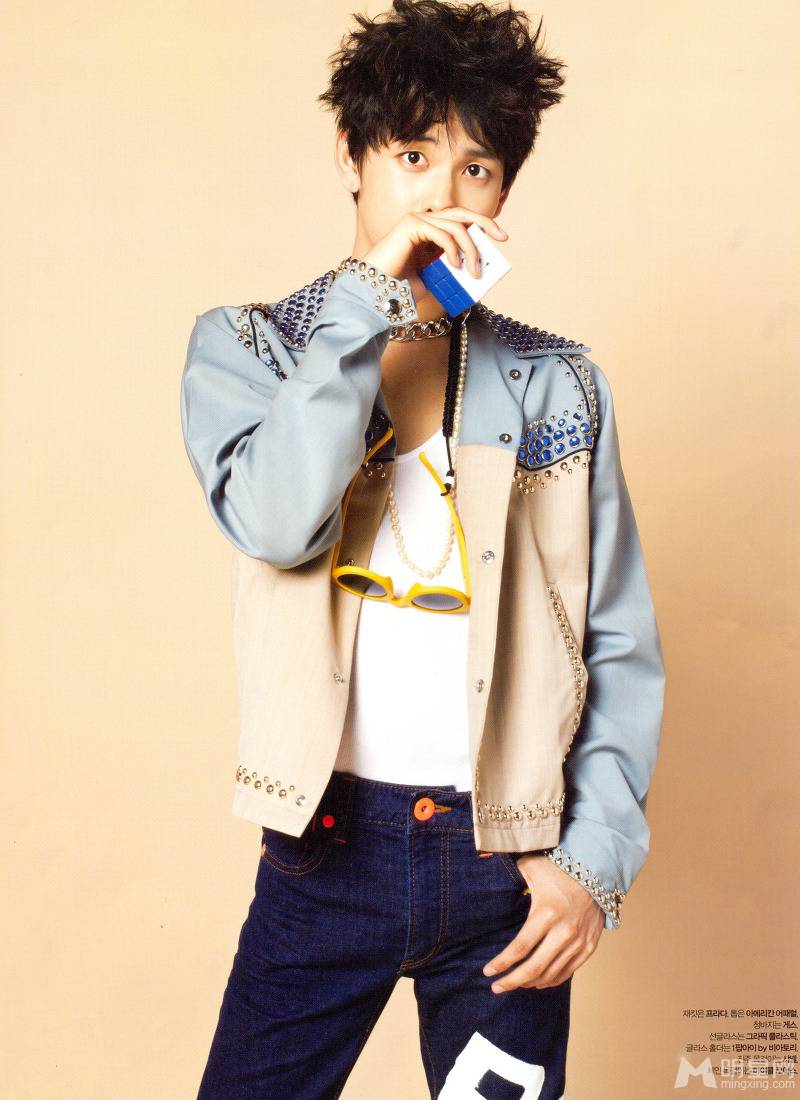 林时完时尚牛仔服装尽显潮男形象