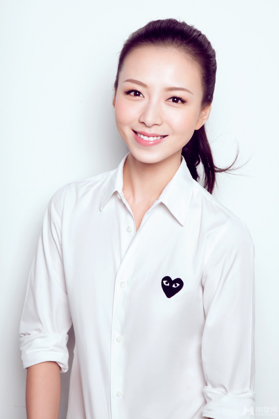 中国美女演员李倩散发清新迷人气息