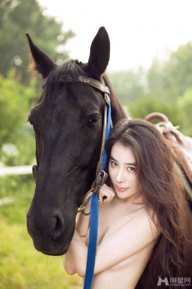 姜欣雨不穿内衣半裸大尺度写真