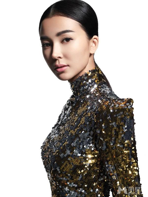 成龙十二生肖姚星彤尽显高贵女人气质