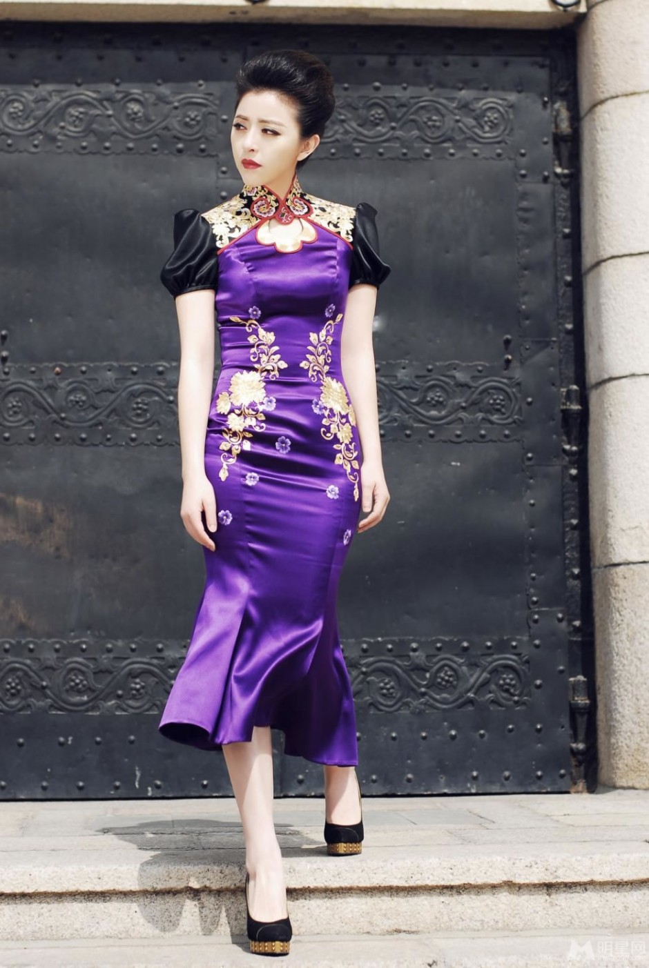 女演员黄小蕾性感旗袍写真