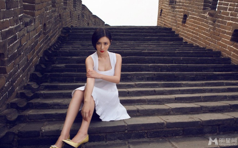 国民校花孙文婷长城拍摄性感写真