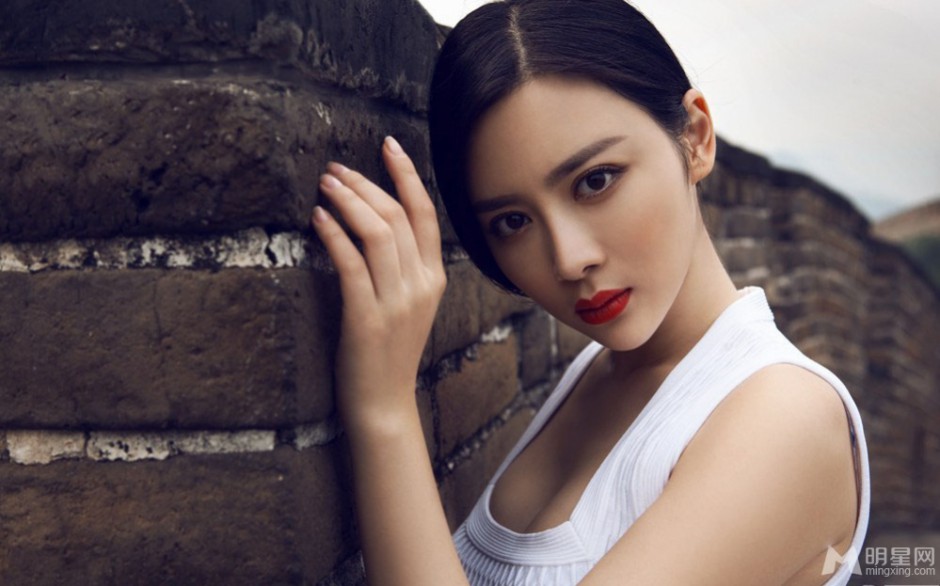 国民校花孙文婷长城拍摄性感写真