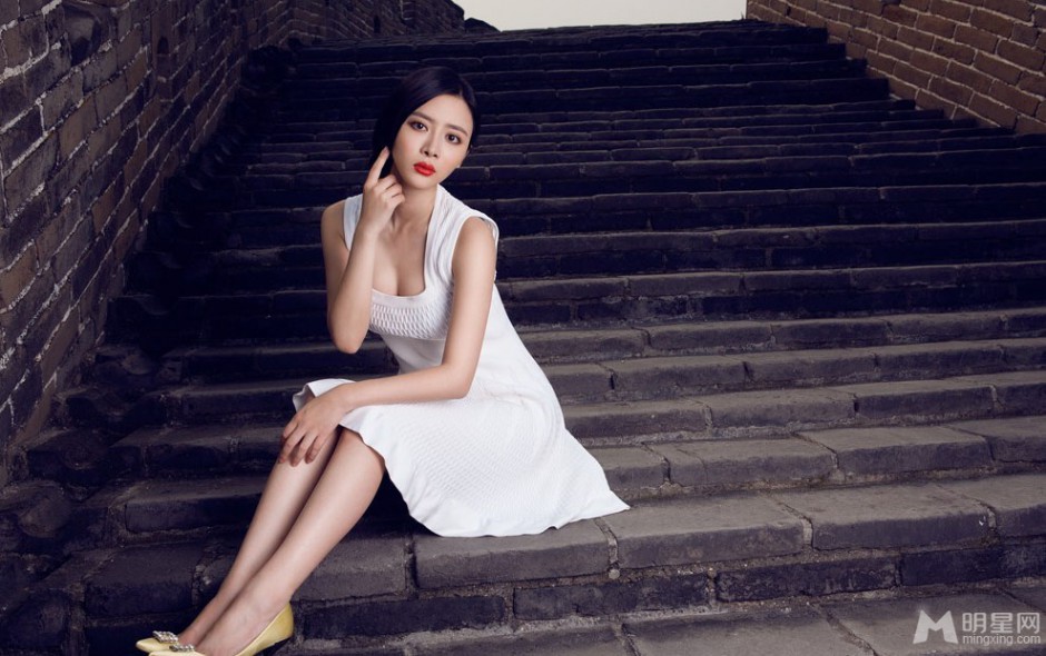 国民校花孙文婷长城拍摄性感写真