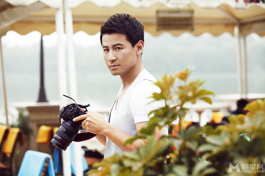 演员钱泳辰化身文艺摄影师图片
