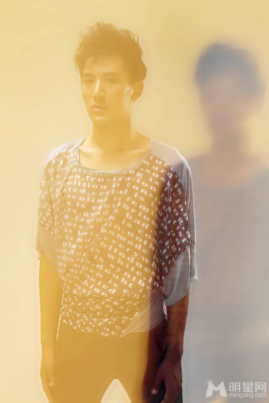 王鑫尧尽显帅气阳光少年写真照