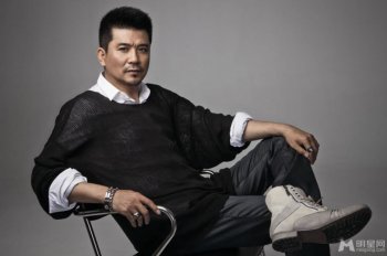 孙淳展现成熟男人魅力写真照