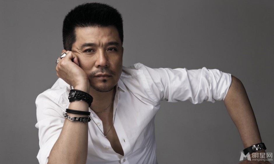 孙淳展现成熟男人魅力写真照