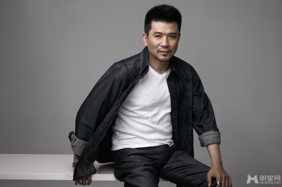 孙淳展现成熟男人魅力写真照