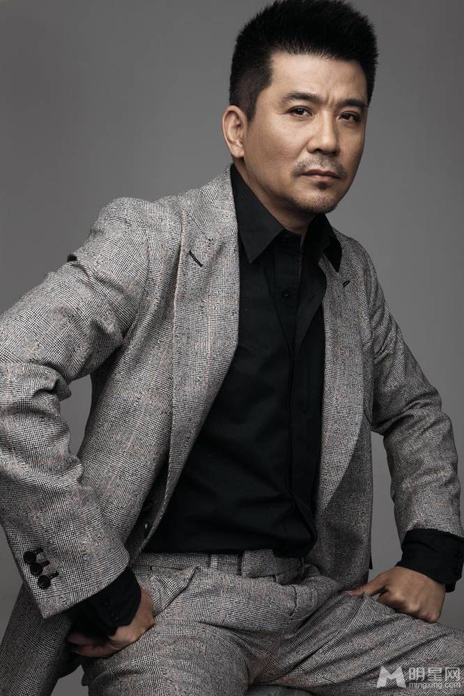 孙淳展现成熟男人魅力写真照