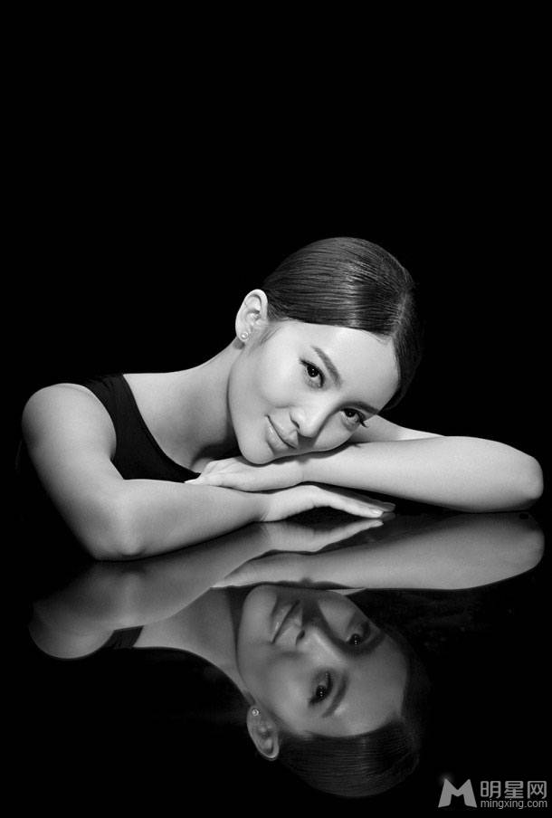 古典气质明星金晨迷人写真照