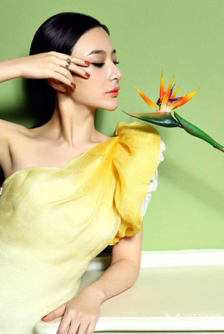 内地美女演员熊乃瑾时尚优雅写真大片