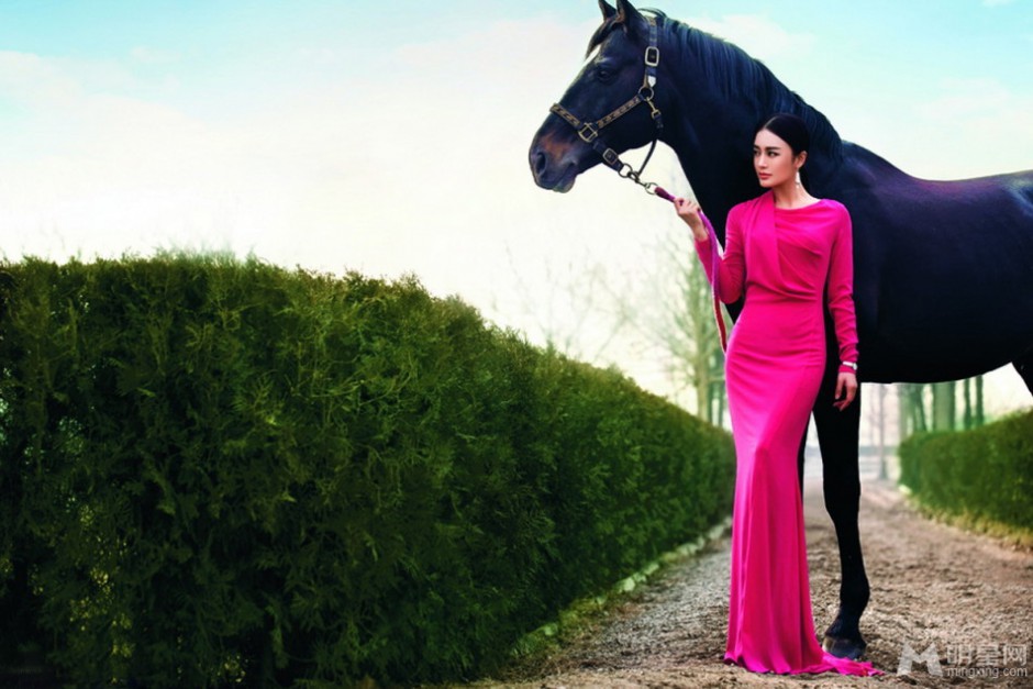 国内漂亮女星秦岚时尚写真大片