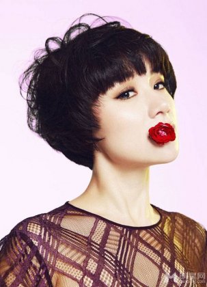 演员姚芊羽尽显高贵典雅气质