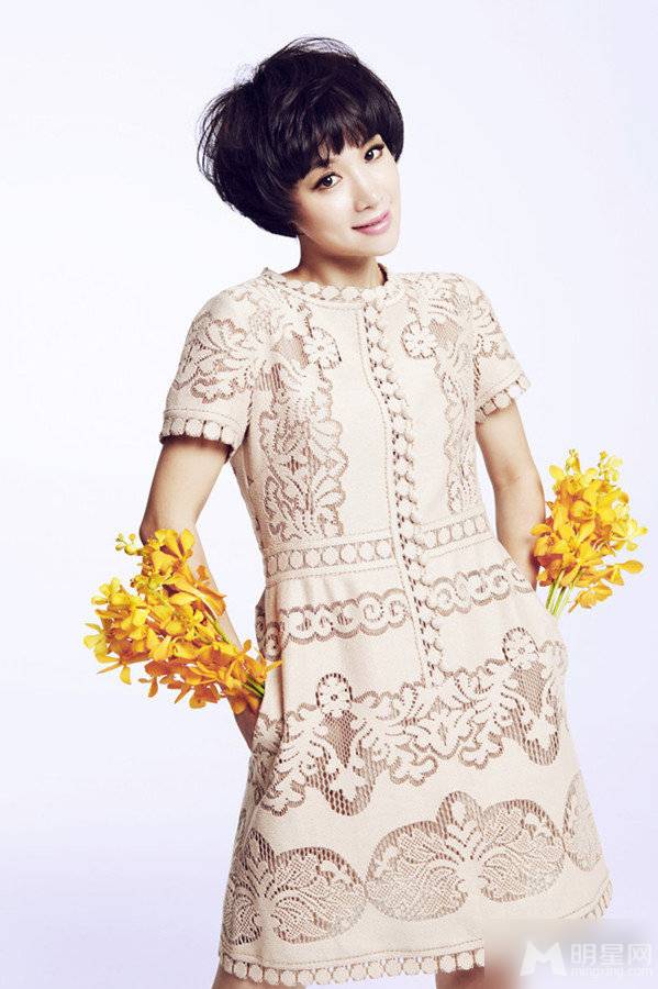 演员姚芊羽尽显高贵典雅气质