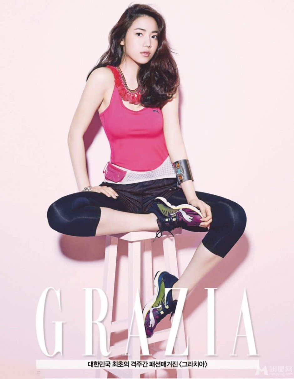 韩国90后女明星刘花英运动风写真