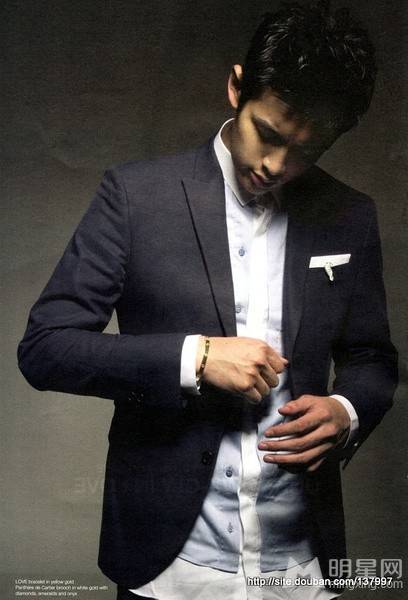柯震东时尚帅气的装扮图片