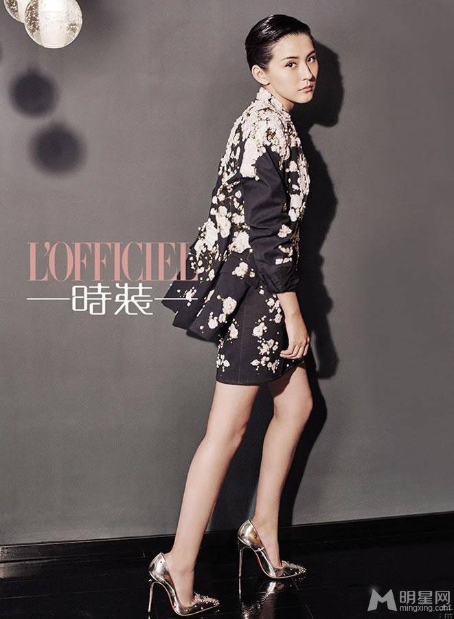 热依扎时尚短发造型展中性魅力