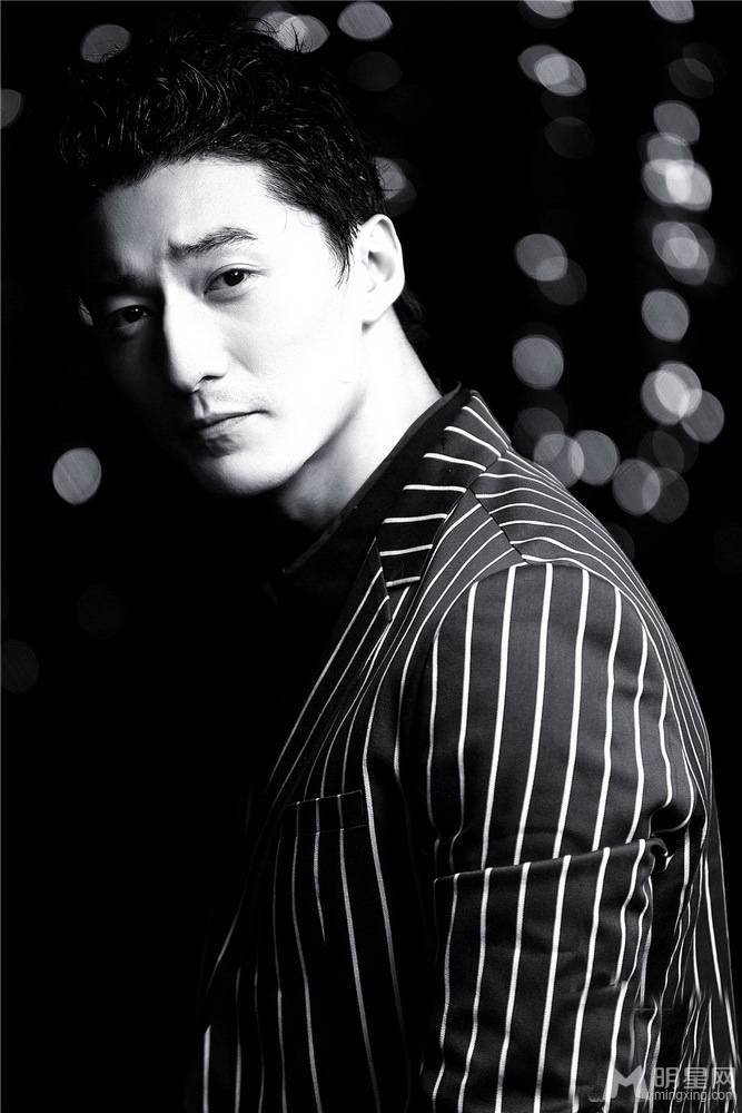 金泽灏沉稳内敛黑白时尚大片