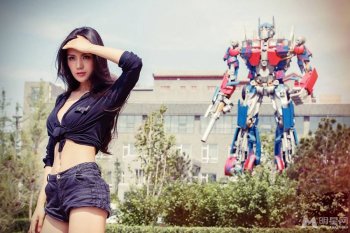 中国九头身美女赵茜街头写真