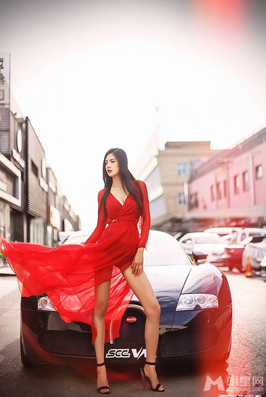 中国九头身美女赵茜街头写真