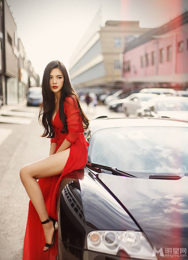 中国九头身美女赵茜街头写真