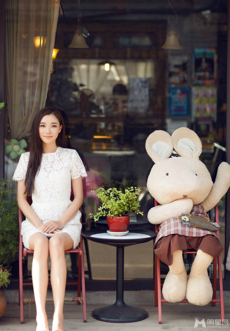 中国最漂亮女星冯婧演绎双面魅力