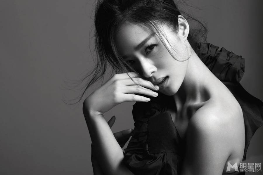 中国最漂亮女星冯婧演绎双面魅力