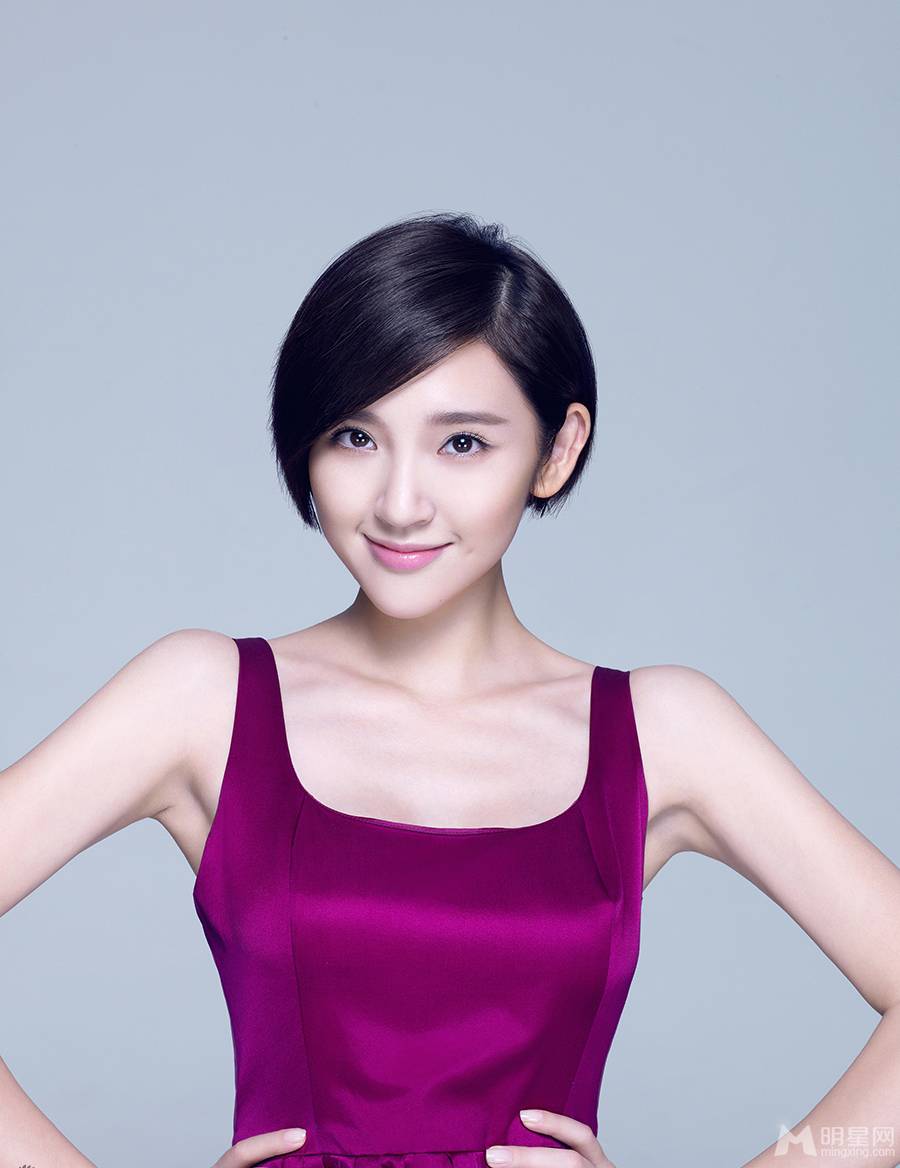 唐艺昕时尚短发造型靓丽写真