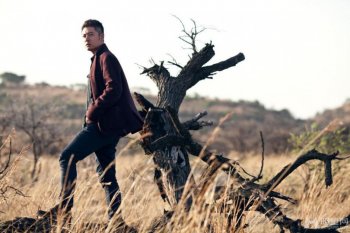 中国青年男演员任重南非户外大片