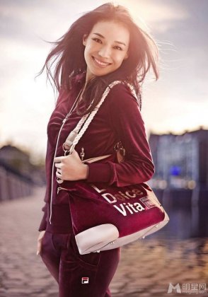 中国演技派女演员时尚运动风写真