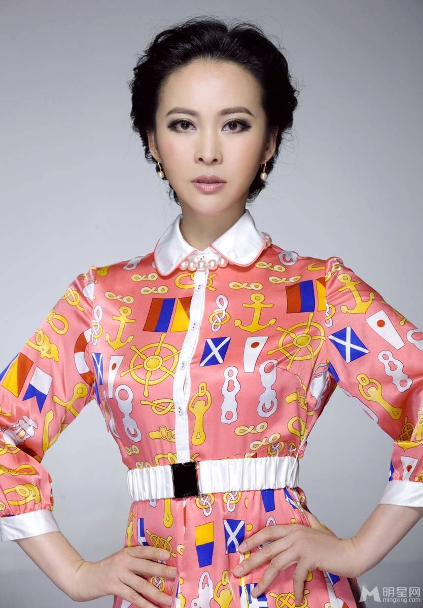 演员张大静尽显优雅气质写真照