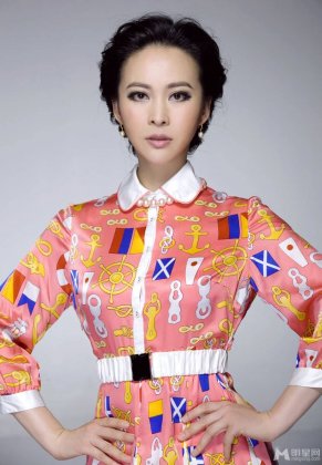 演员张大静尽显优雅气质写真照