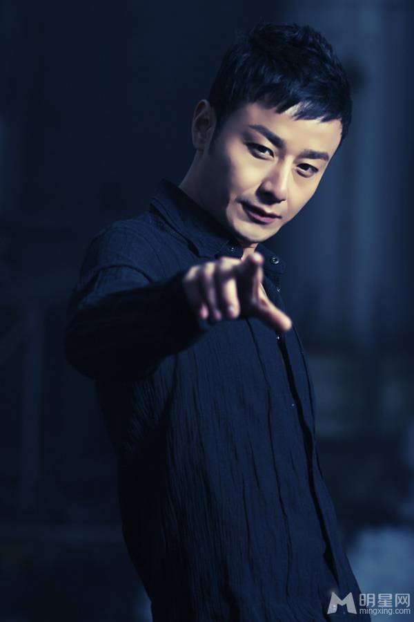 演员刘牧尽显成熟魅力男人写真大片