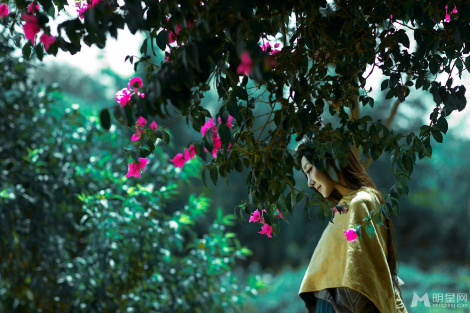 萨顶顶春日异域唯美写真