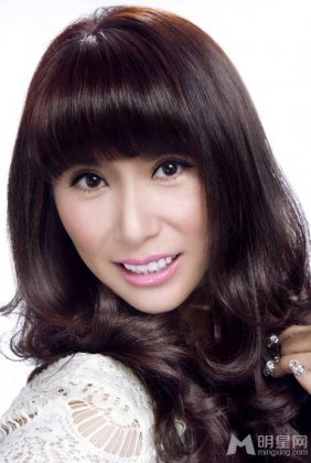 高维那变身成熟性感女郎写真