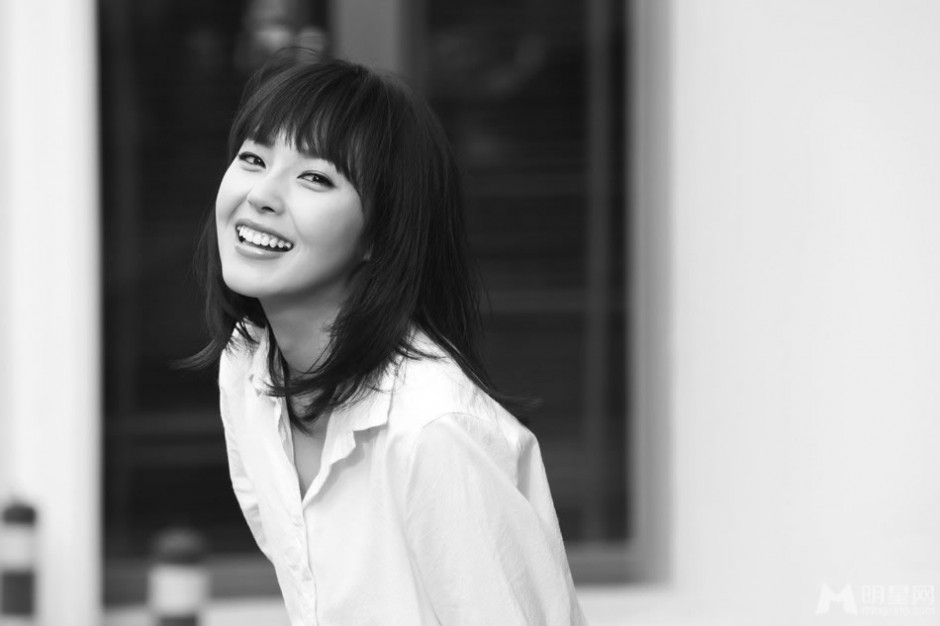 电视剧演员张佳宁黑白写真曝光