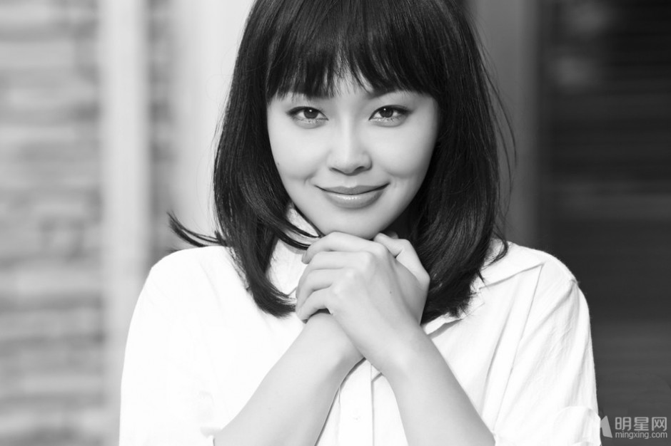 电视剧演员张佳宁黑白写真曝光