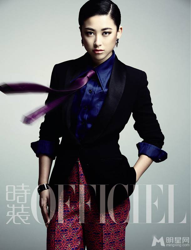 中国女星朱珠演绎魅惑女王写真