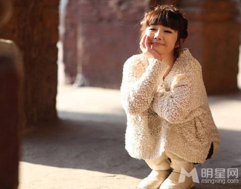 约会专家演员方安娜甜美写真