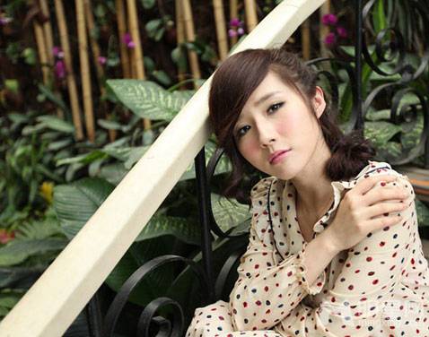 约会专家演员方安娜甜美写真