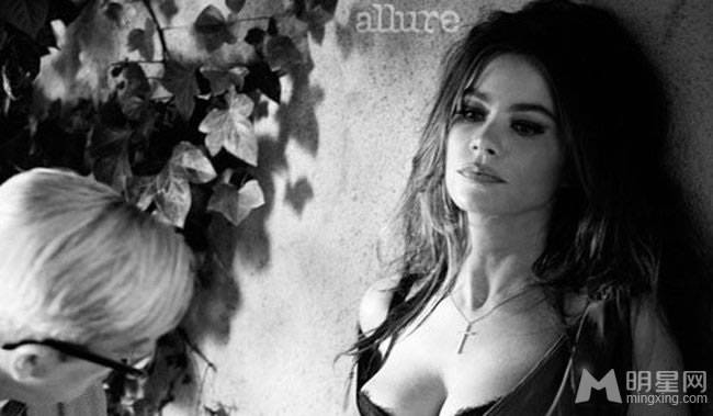 索菲娅·维加拉散发风情万种女人味