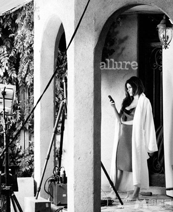 索菲娅·维加拉散发风情万种女人味