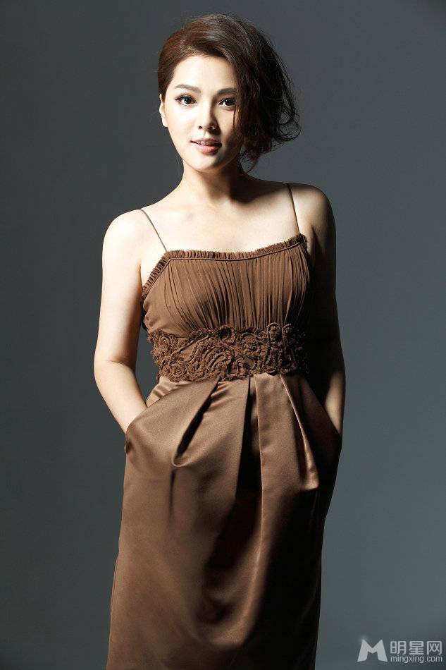 童一丹尽显性感妩媚女人形象