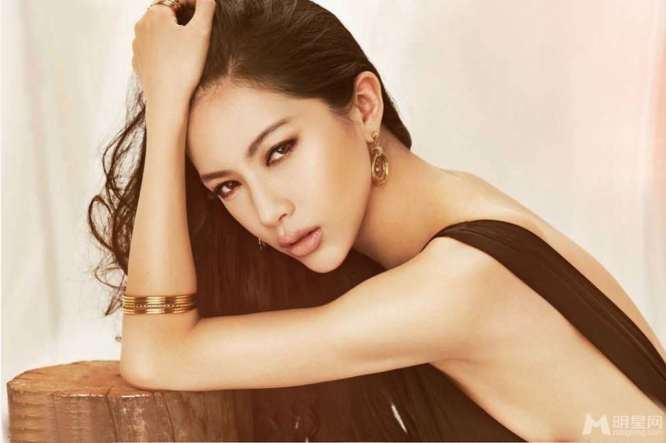 人气女星潘霜霜美艳写真