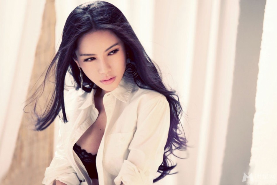 人气女星潘霜霜美艳写真